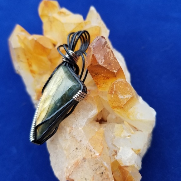 Labradorite pendant - Picture 2 of 4